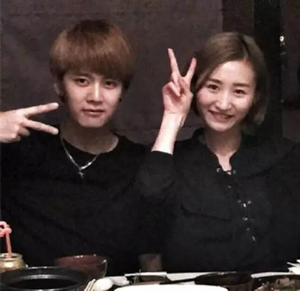 任嘉伦果然是个负责任的男人,从公开女友到怀孕生子,一气呵成