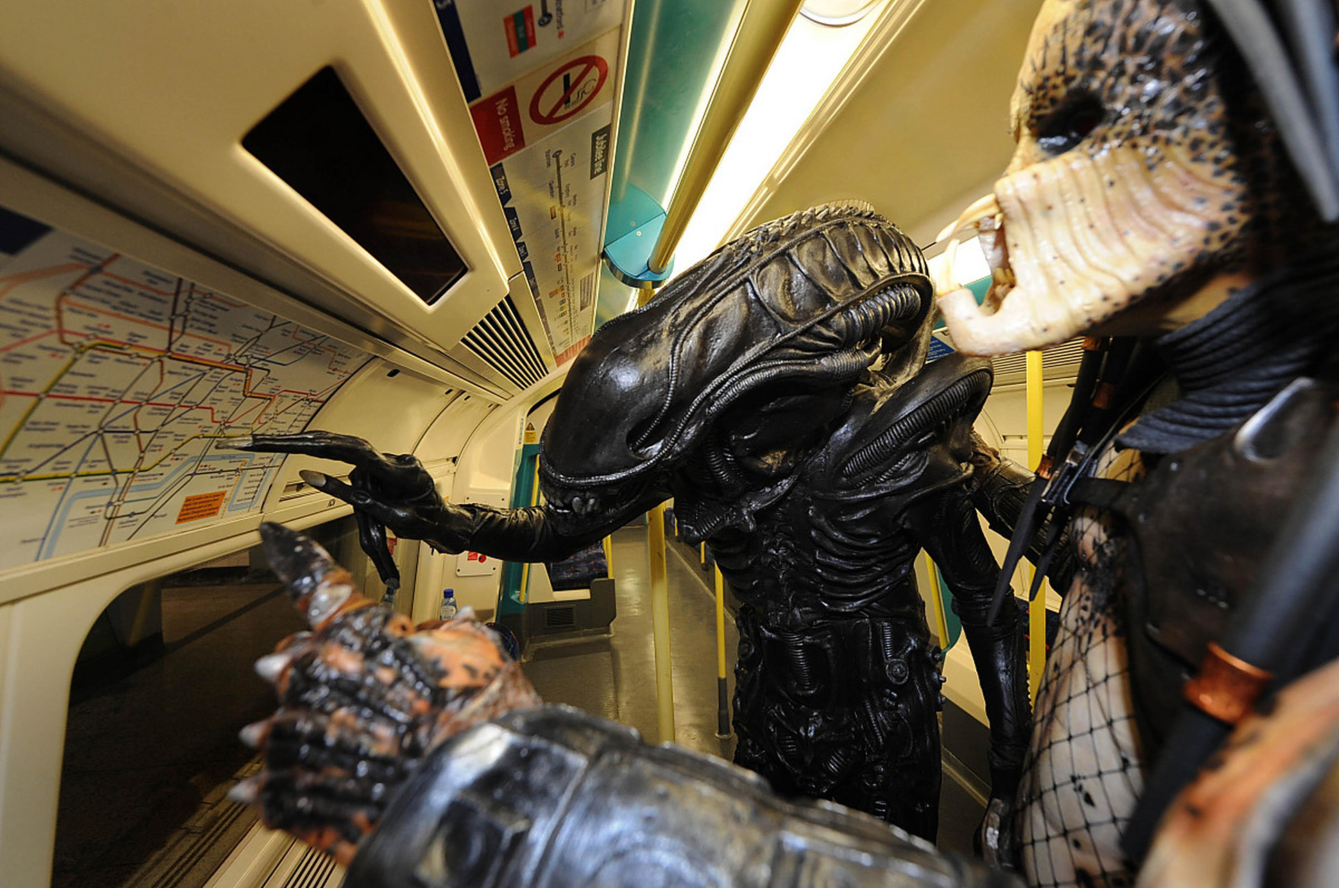 在地铁上遇到的外星人,他们会不会吃人[衰]