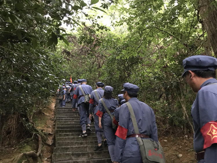 上井冈山祭英烈 大理潘正伟