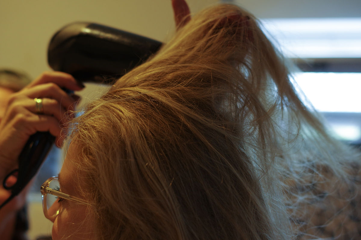 解锁头发护理秘笈!发量稀疏如何解决?发缝大困扰怎么办?