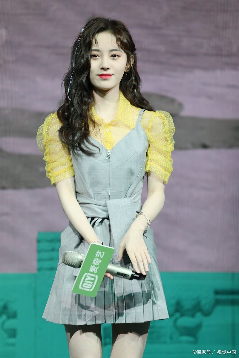 鞠婧祎,一个充满灵气的名字,宛如清风拂面,带给人无尽的舒适与宁静.