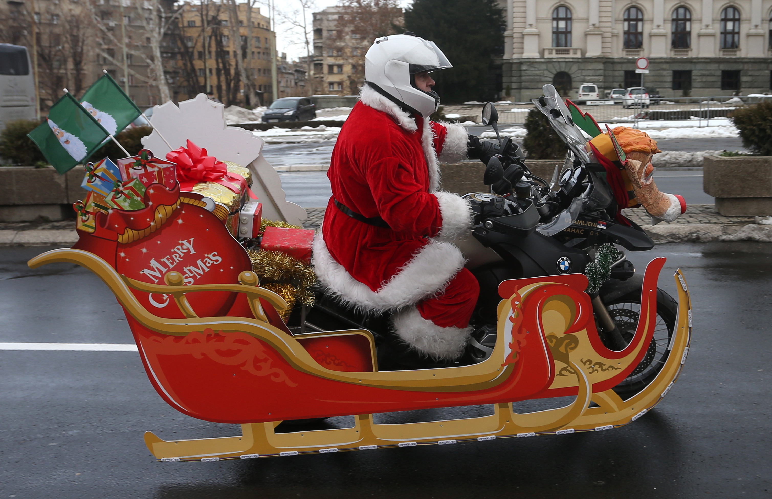 圣诞老人摩托车大游行
