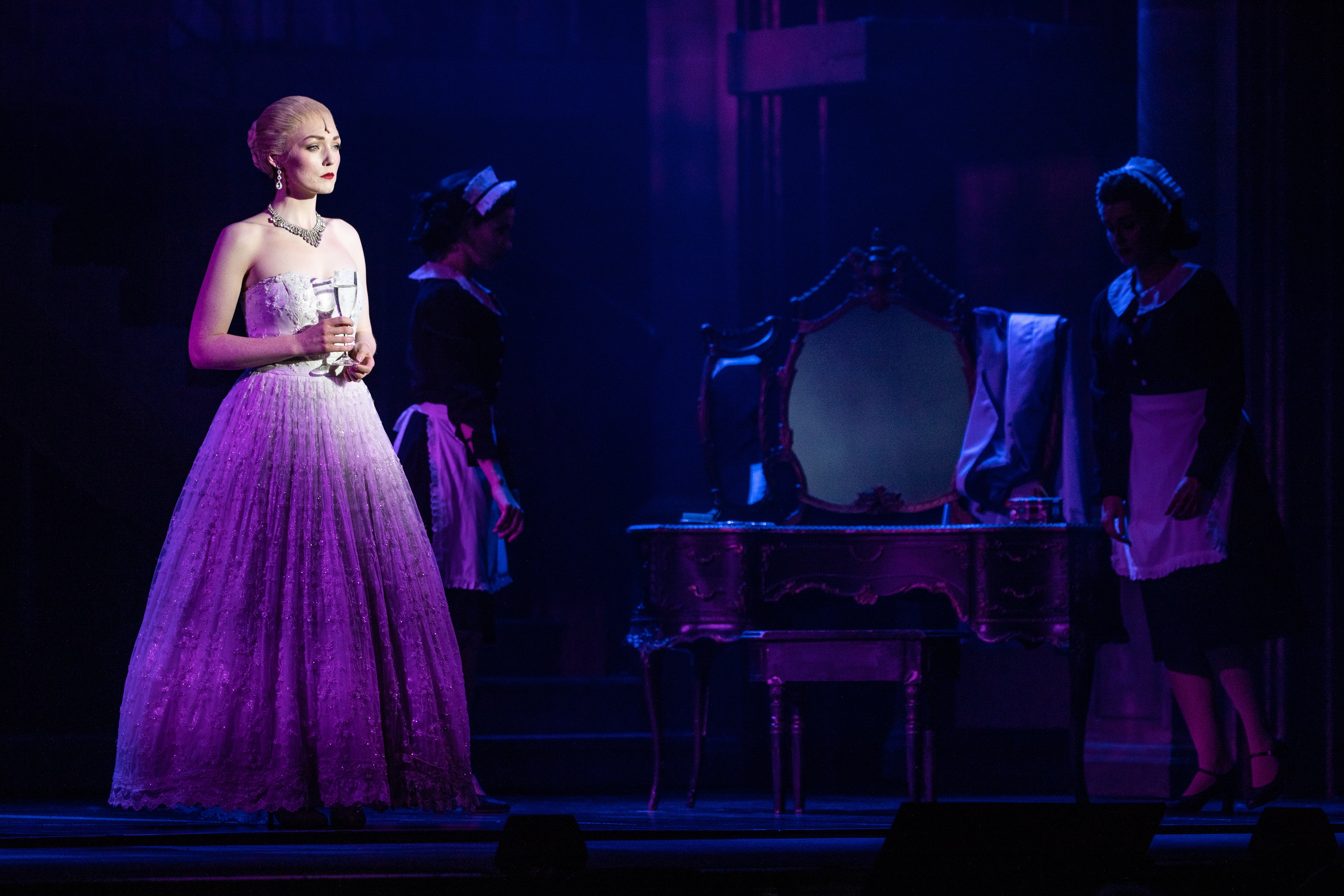 (6)音乐剧《艾薇塔》在柏林上演