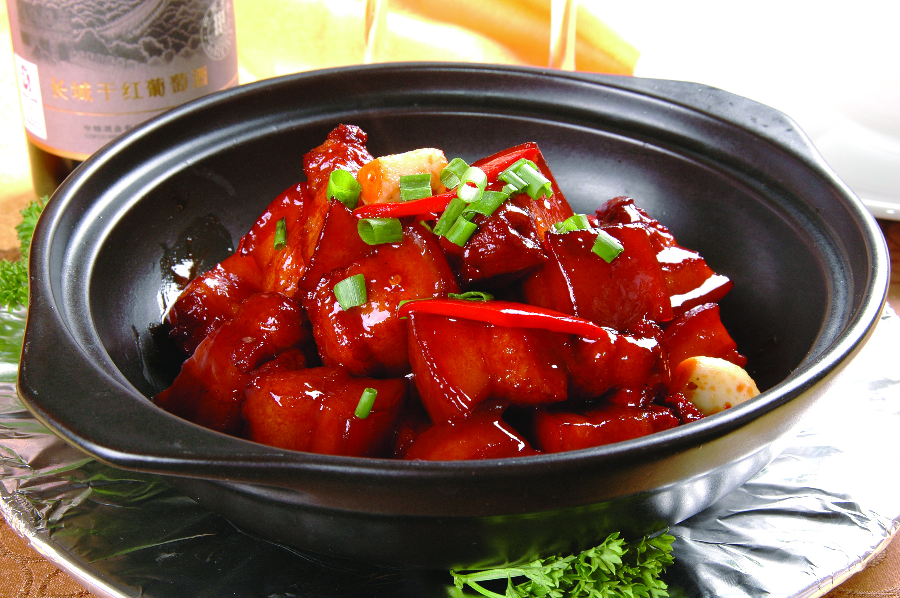 红烧肉在我国各地流传甚广,具有一定的营养价值.