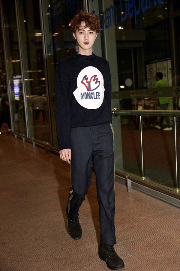 官鸿真会穿,1米84穿出1米94的既视感,选对裤子很重要!