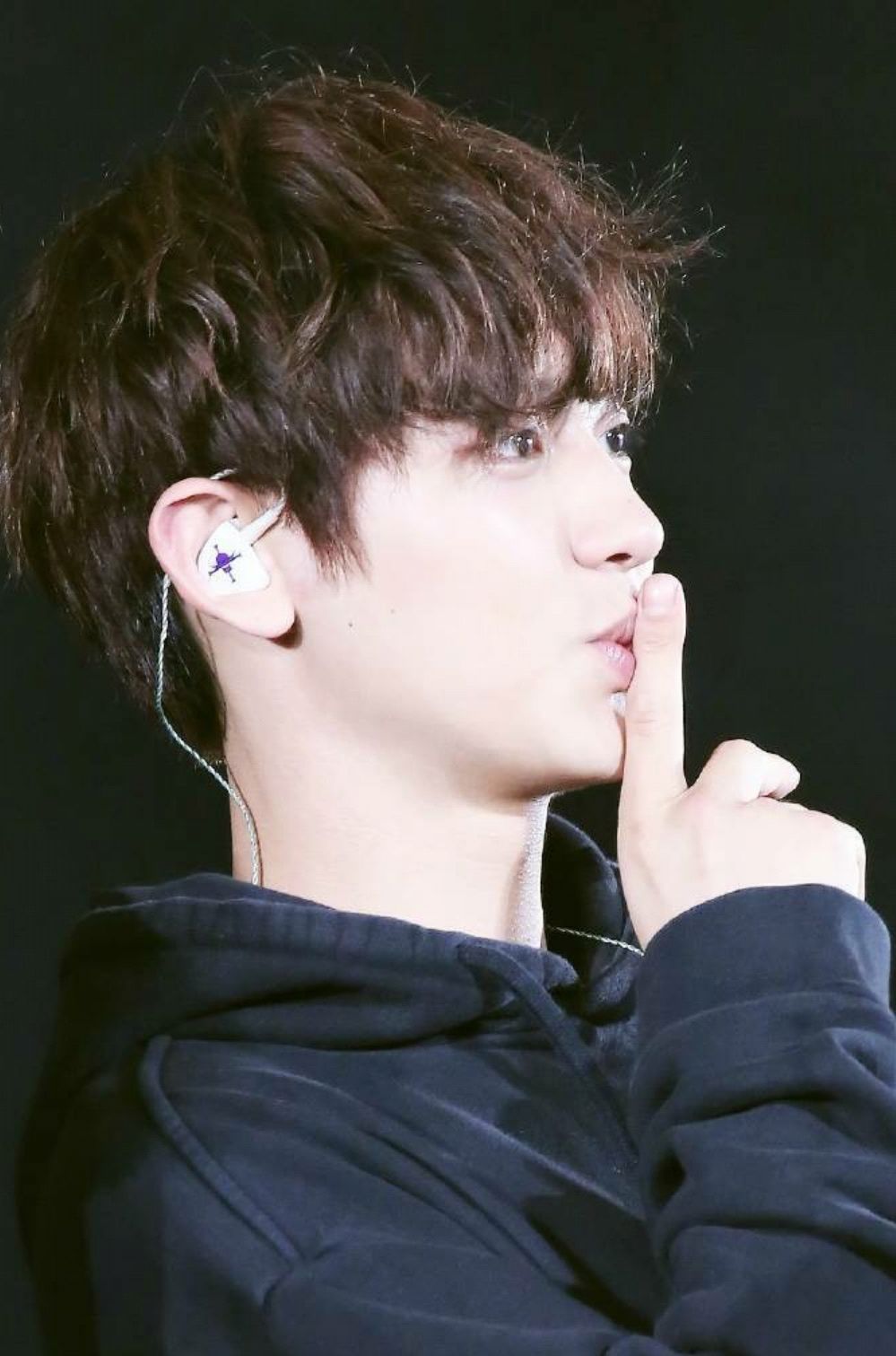 exo朴灿烈高清无水印壁纸,继sj东海后又一沉迷举铁的金刚芭比