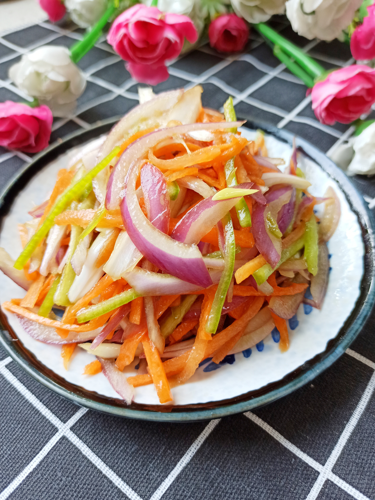 凉拌洋葱好吃的小技巧,营养美味,爽口开胃又下饭,常吃杀菌消毒