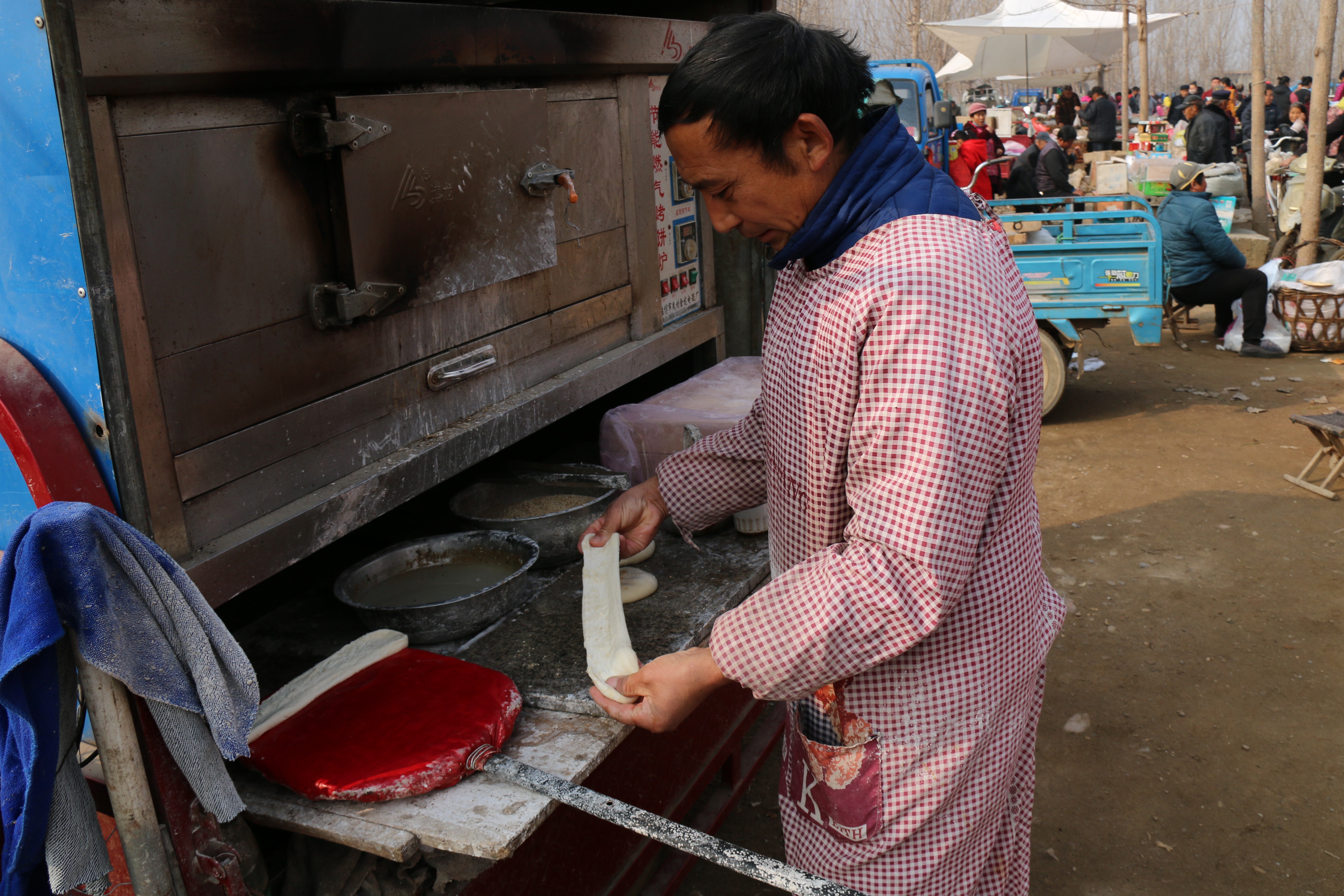 农村夫妻卖烧饼,日入800元,原来是有自己的秘诀