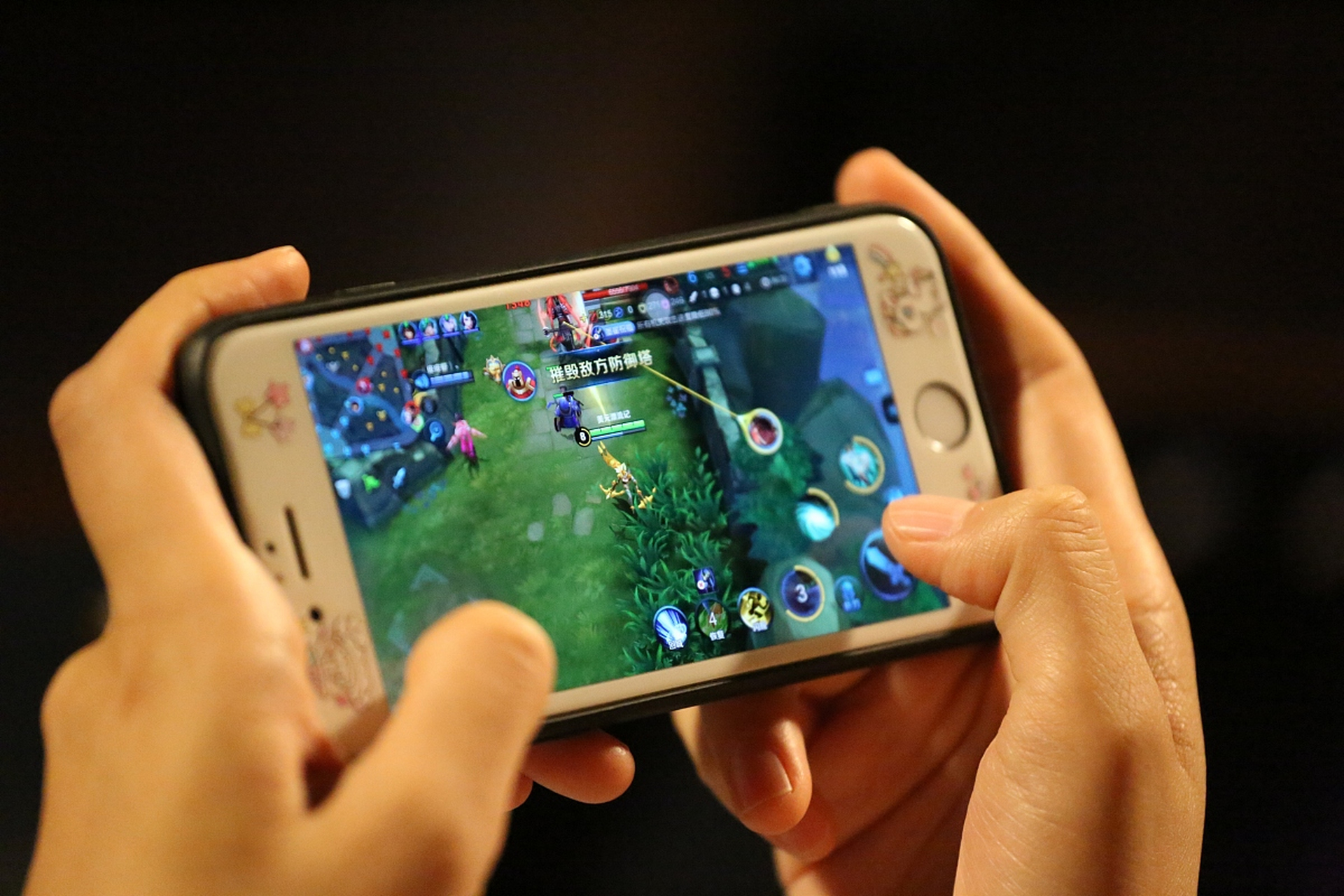 电脑玩手机网游，手机玩电脑网络游戏