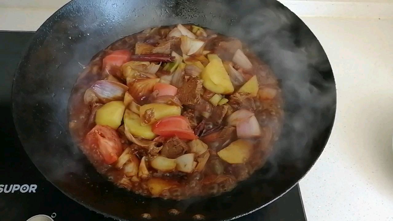 土豆烧牛肉,看着还好