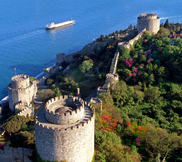 全世界军事建筑物最美丽的杰作之一——鲁梅利城堡