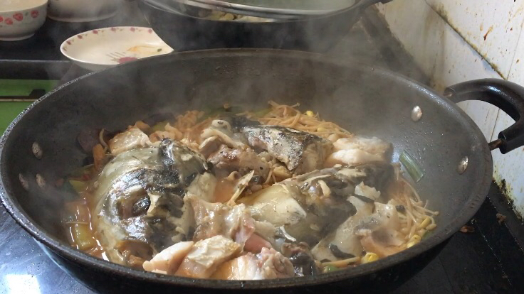 特殊时期在家,妈妈牌家庭版酸菜鱼头,好吃的不得了!