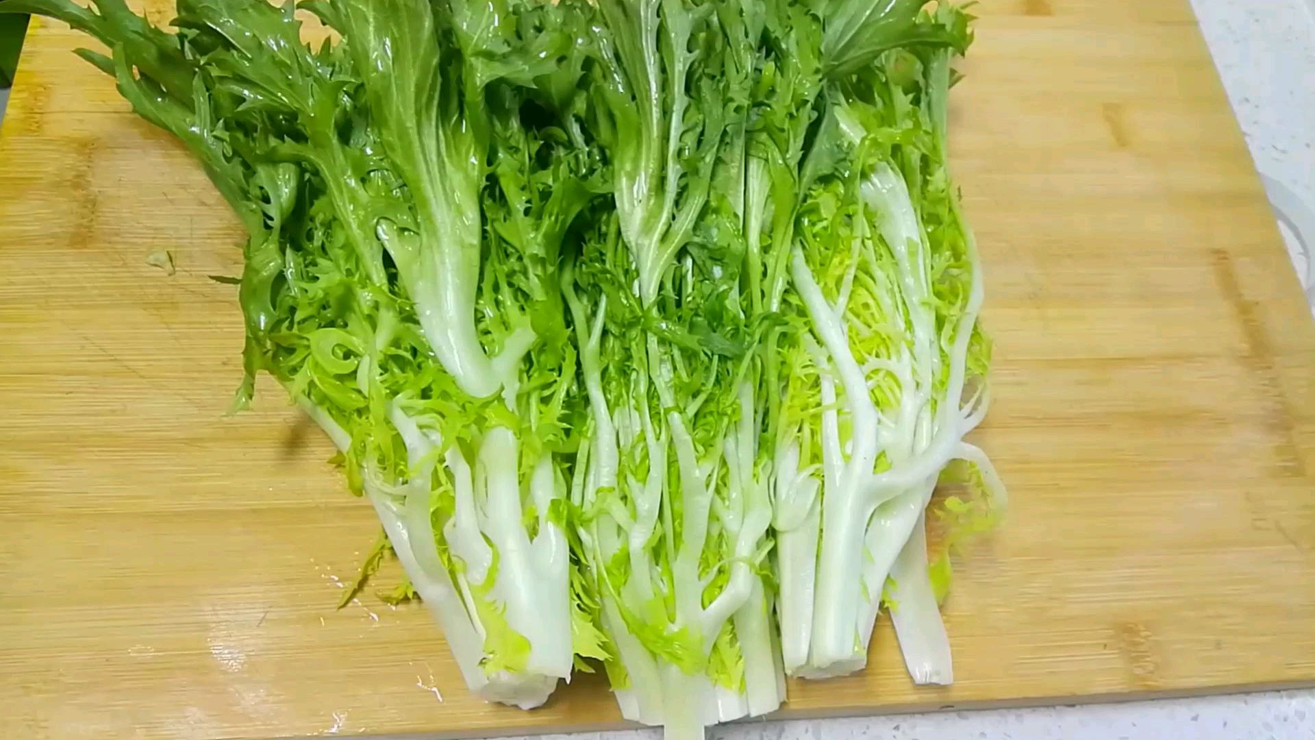 拌苦菊，万万不可缺少一种调料，怪不得没有西餐厅的好吃