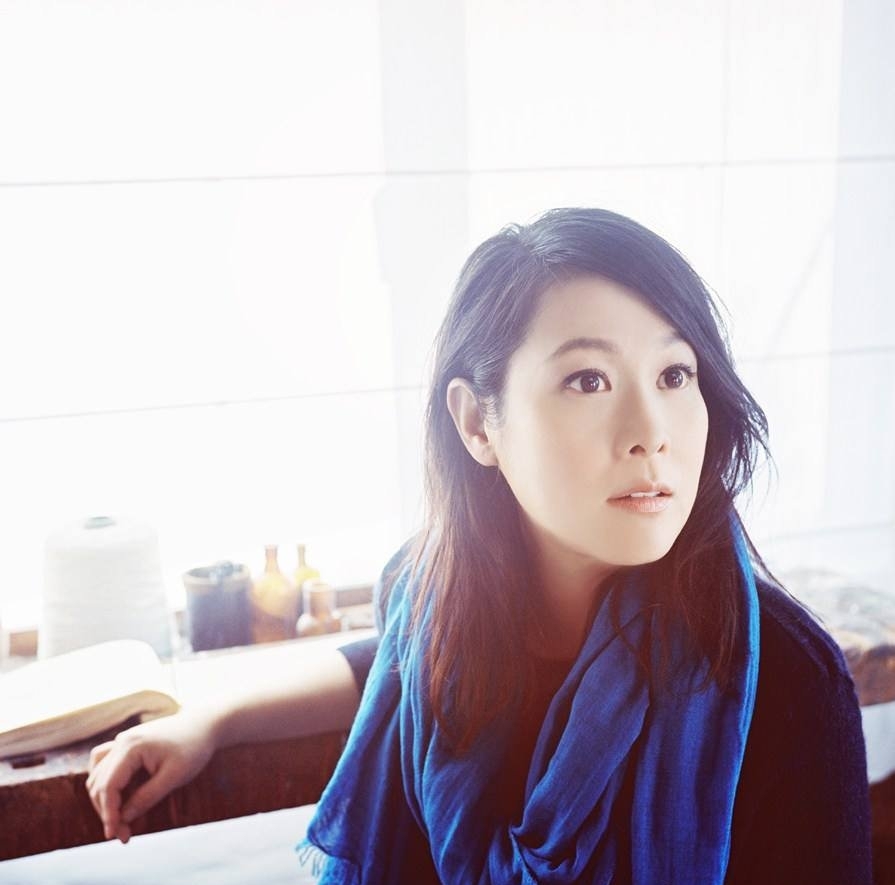 刘若英算是"时代滤镜"洗白的一位前辈女星了,因为她身上的很多"嘲点"