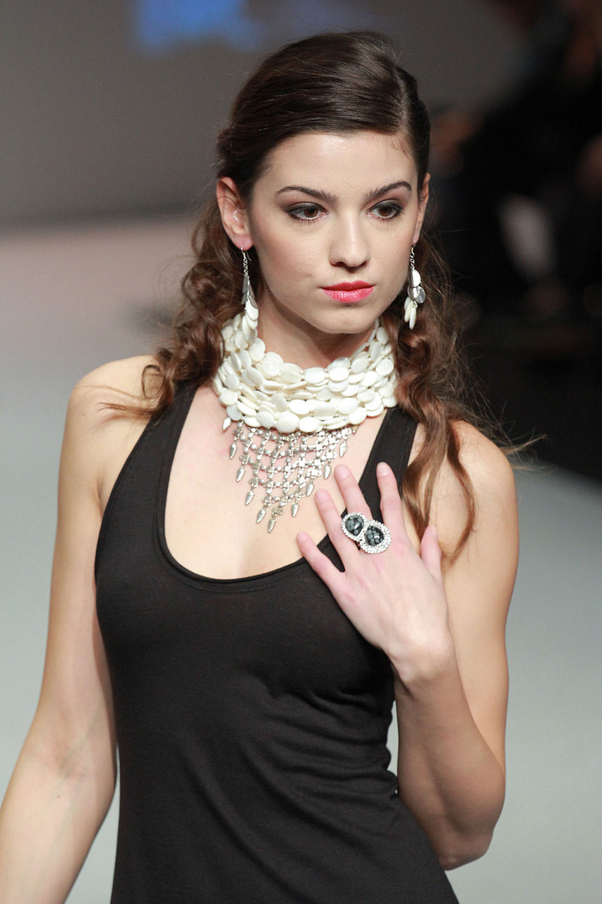 世界名模#   "becoming a global icon: essential knowledge and