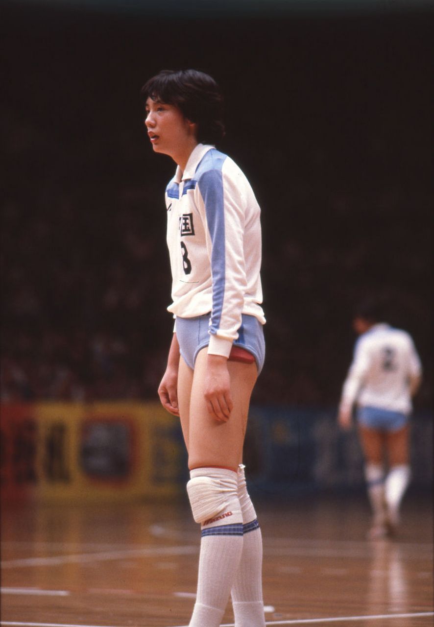 还记得1984年女排奥运夺冠的主攻手姜英吗,她现在怎样了?