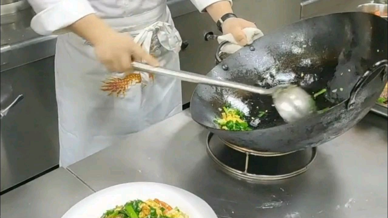 韭菜炒鸡蛋怎么做才香呢?厨师长教你技巧,记住这几步出锅倍香