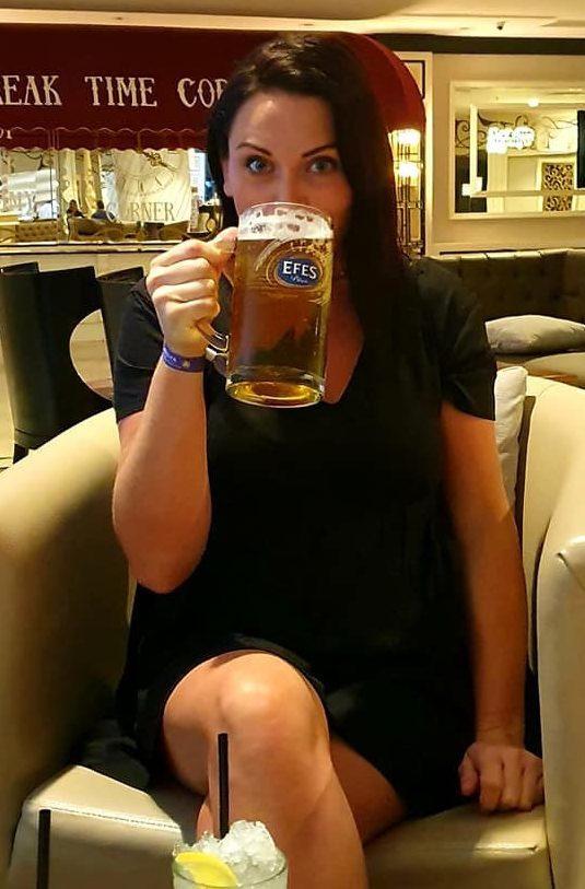 英国妈妈挑战健康规则,称自己五次怀孕期间全喝酒,五个娃全健康