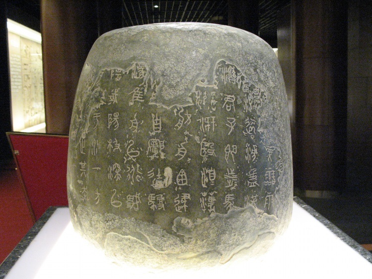 元青花八棱罐,这个罐子是是一户农家祖传的,曾被她