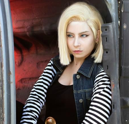 人造人18号cosplay,青春靓丽尽显女神范儿,看到哪个你动心了?