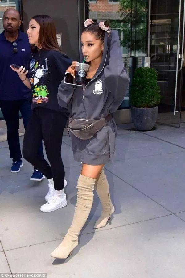 身高只有 153 公分的美国小歌后 arianagrande 不管是在