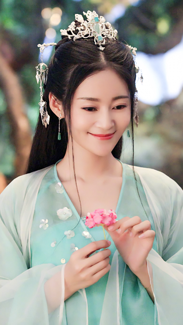 纯妃王媛可在《香蜜》中的造型好美,一眼就被惊艳了!