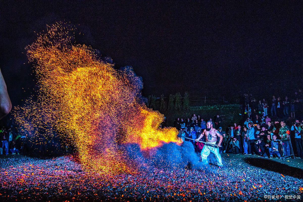 《弗罗斯特·火与冰》赏析