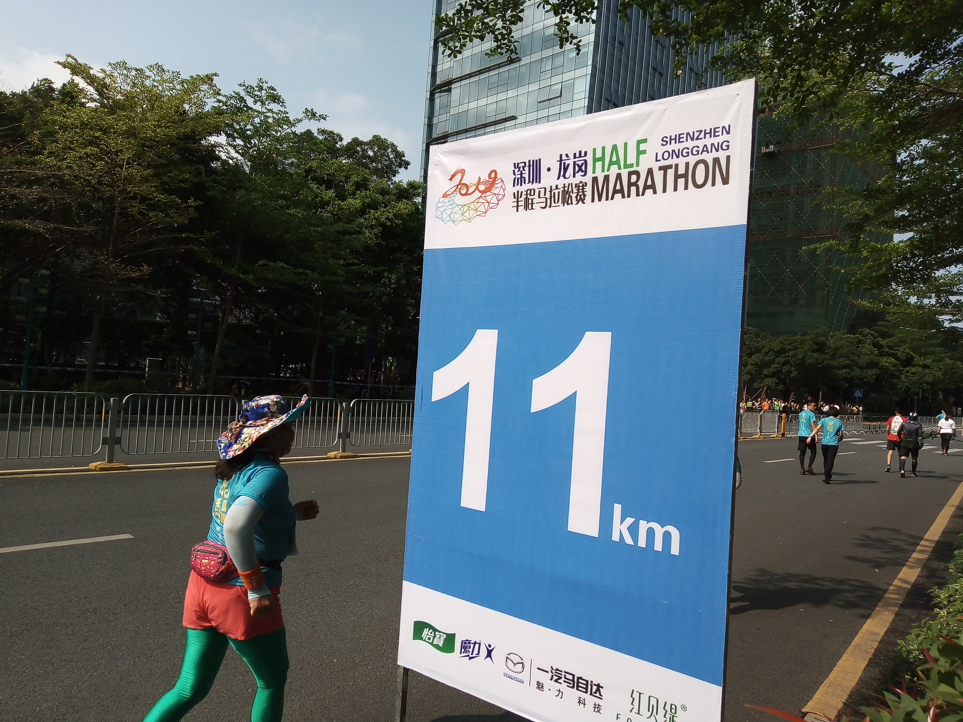 现场实拍深圳龙岗半程马拉松赛,带你们去看看啦