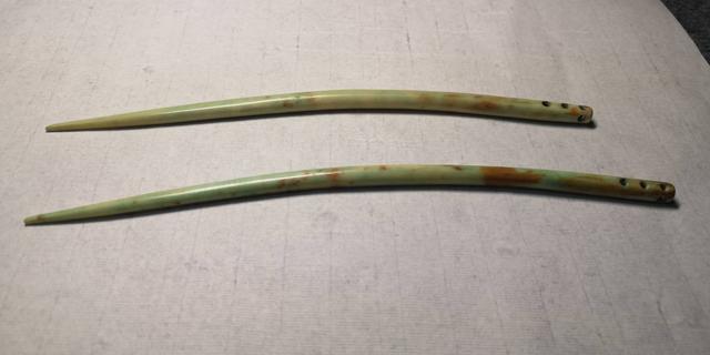 用鹤骨做成的笛子和长针,已有数千年历史,收藏和研究价值兼具