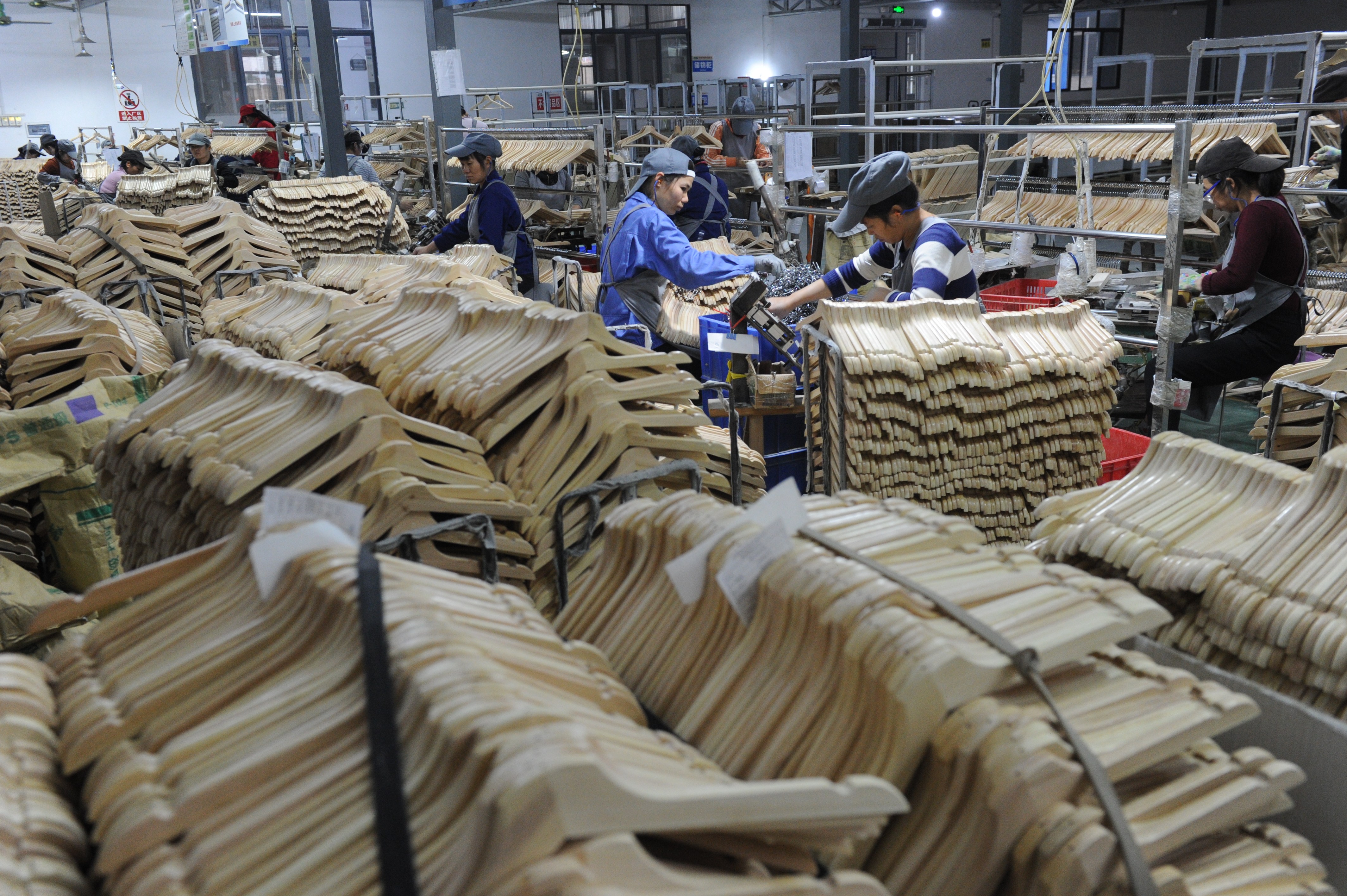 衣架撑起荔浦脱贫增收一片天(5)