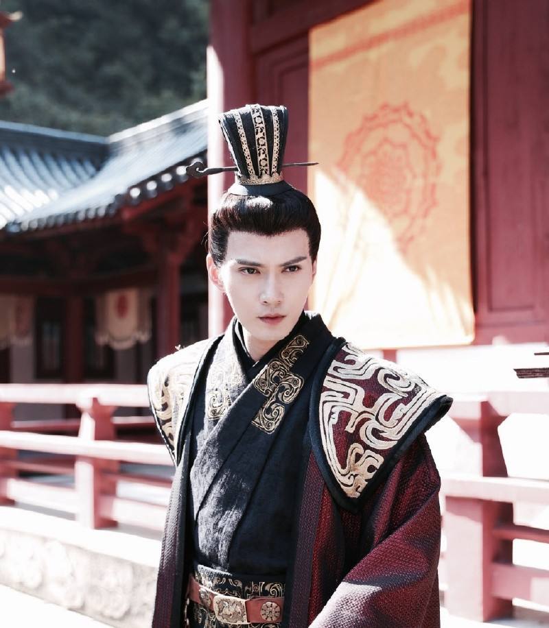 现代装缺少特色,换上古装造型之后突然开挂并且惊艳众人的明星