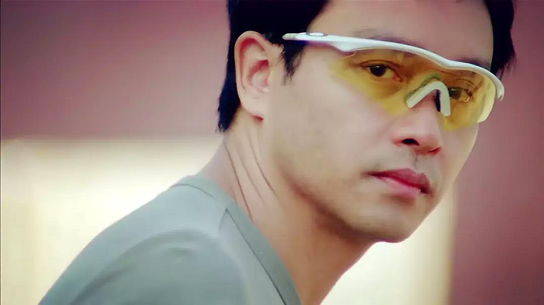 《枪王》:为什么张国荣逝世多年,粉丝不仅没有锐减反而与日俱增