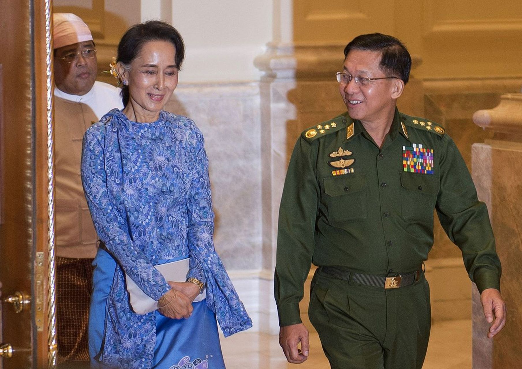 这次缅甸代总统敏瑞面临着巨大的挑战,情况相当棘手:  其一,敏瑞是