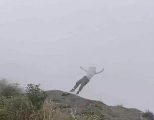 华山跳崖后,峨眉山惊现女子跳崖,想不开的人们还请珍惜生命!