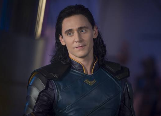 戳爷女装仙气,抖森女装温婉恬静,卷福:为什么看见我都笑了?