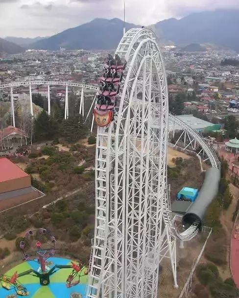 亚洲最刺激的游乐园日本富士急:比迪士尼人少,比环球影城惊险!