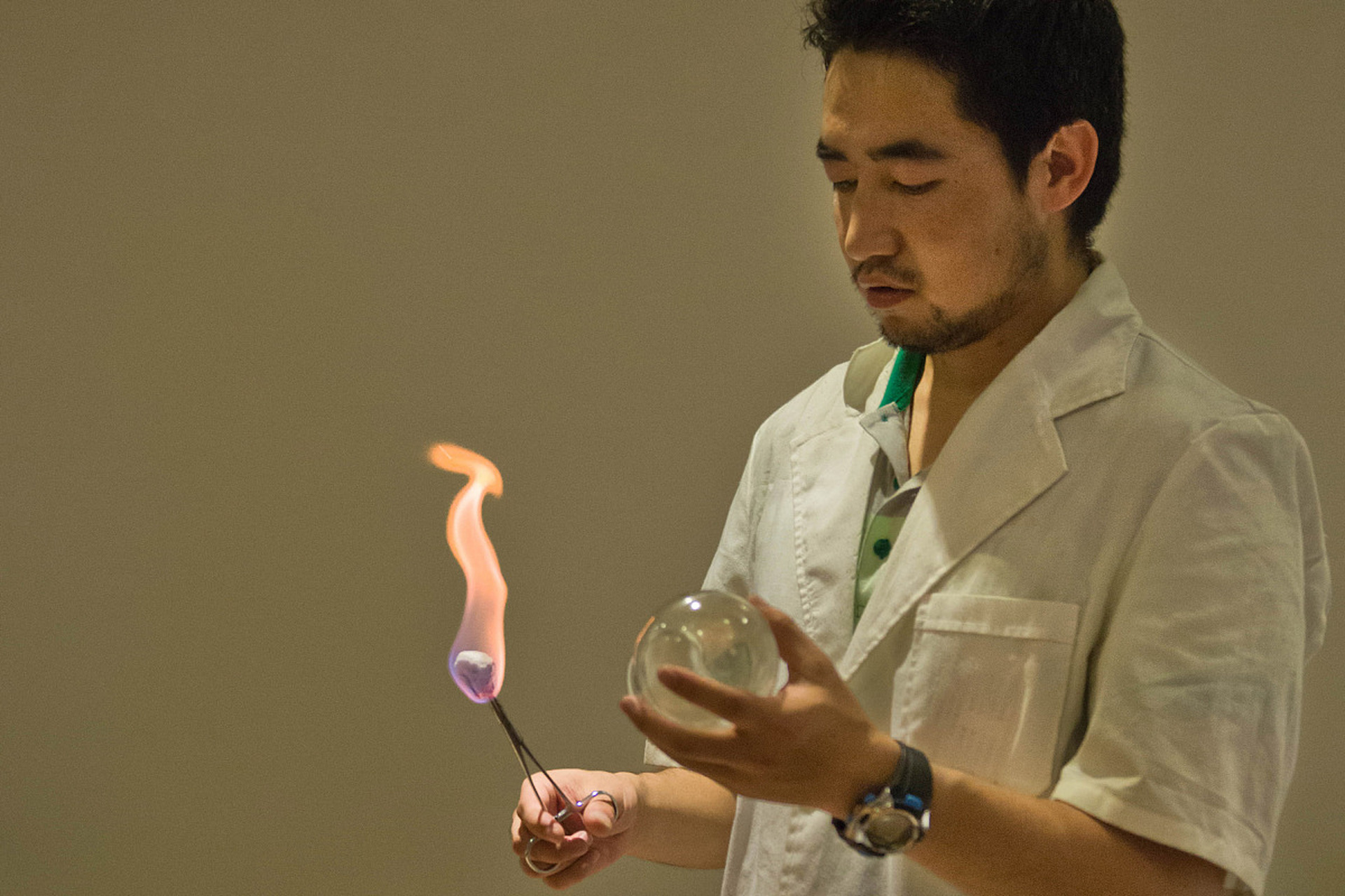 亚运村拔火罐受外国运动员追捧! 每天上午就约满!