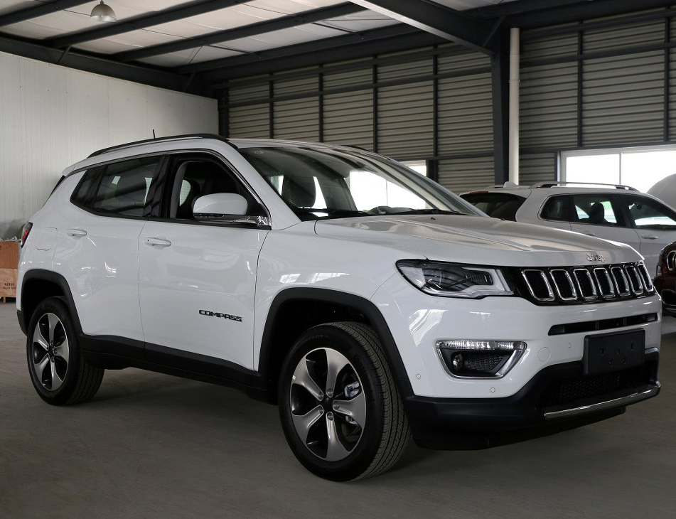 jeep指南者:车身线条圆润,口碑一直不错