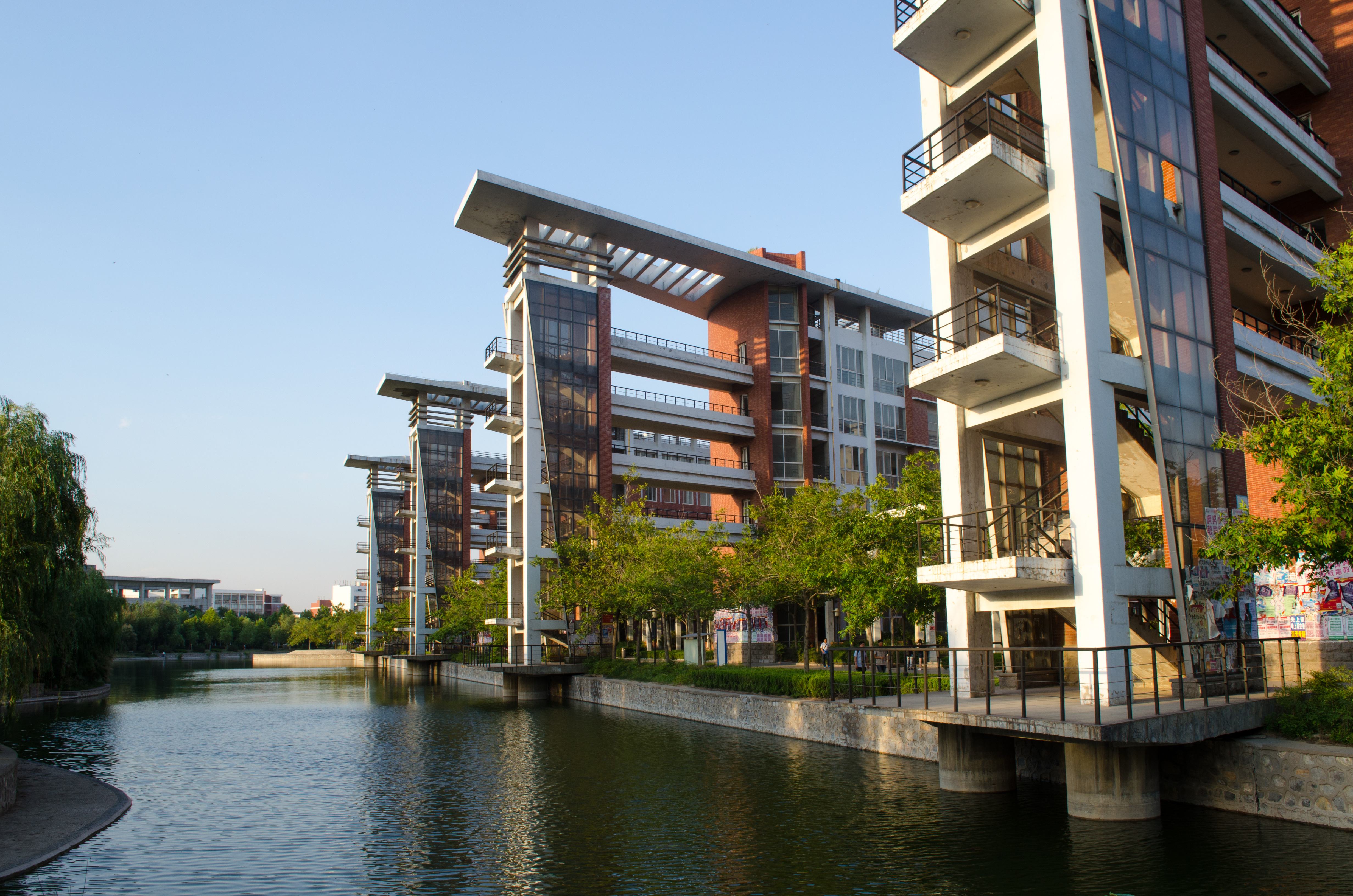 国内"落差"最大的大学,曾与清华呈鼎立之势,现在却无人知晓!