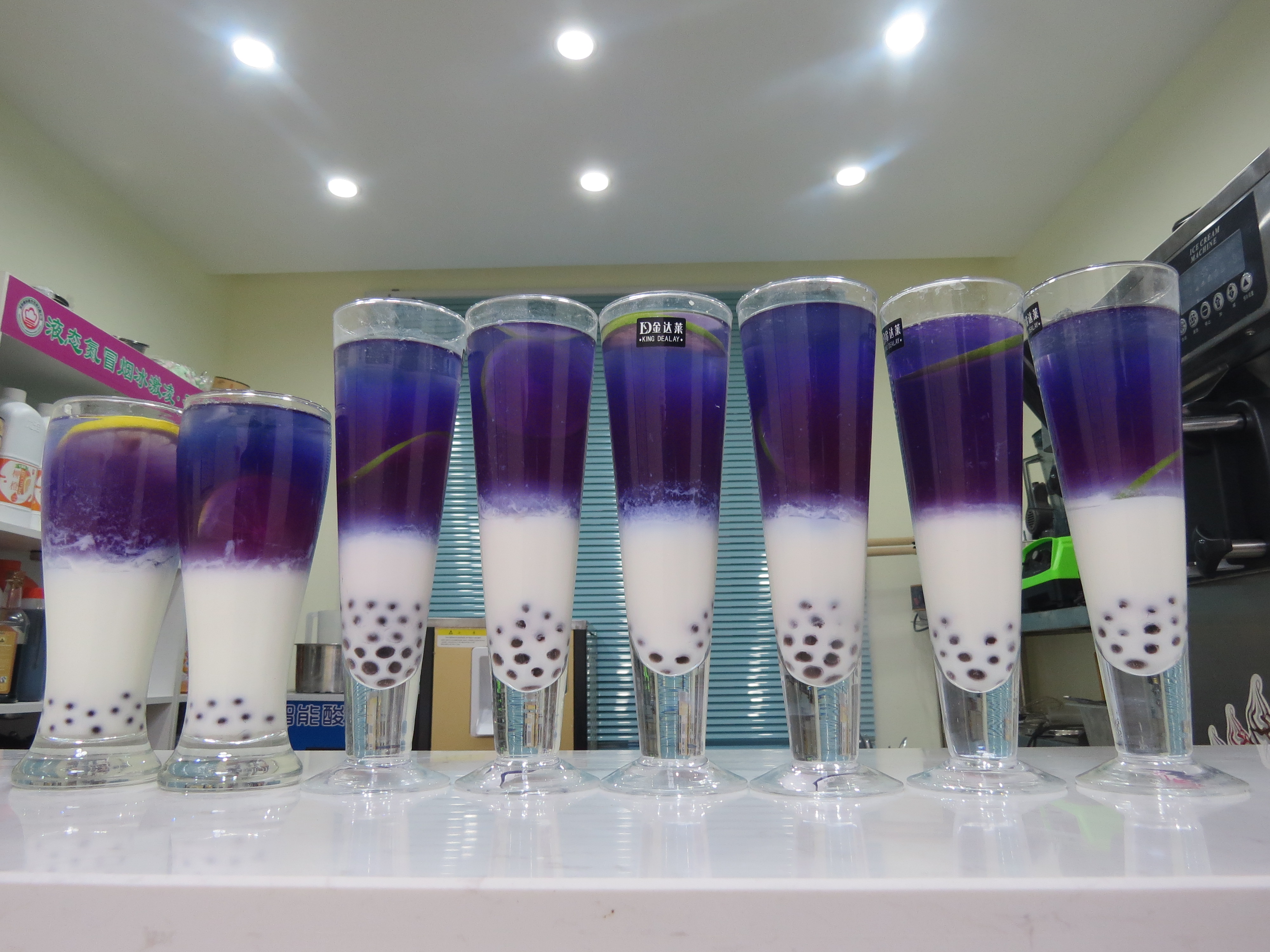 大厨教你制作奶茶实验室试管奶茶:蝶豆花分层变色冰饮