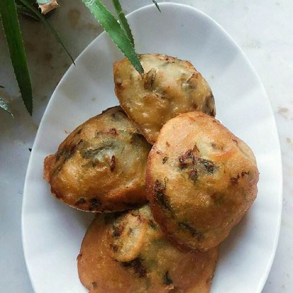 海蛎饼是一种福建风味美食,外酥内嫩,油而不腻