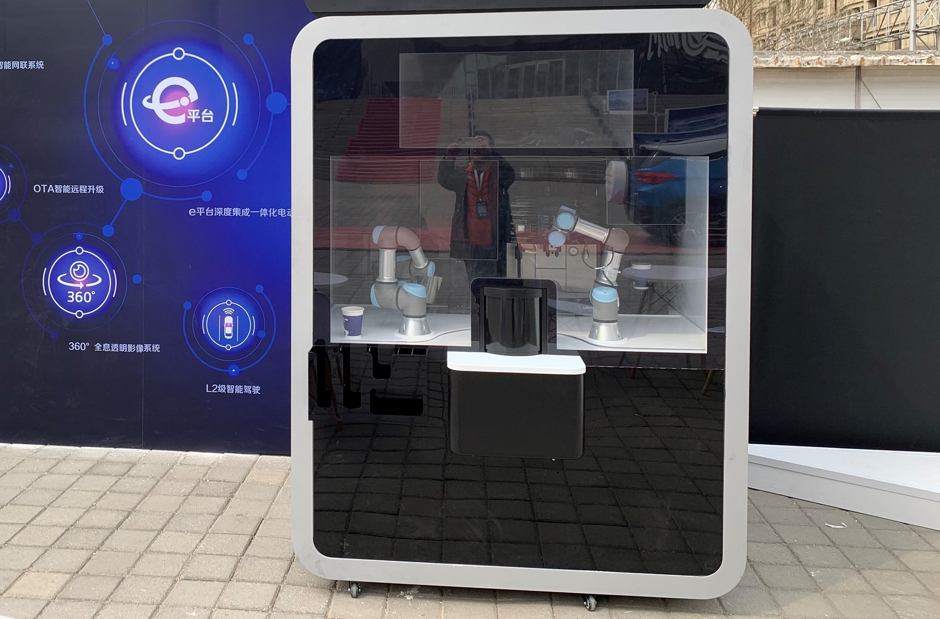 机器人租赁 咖啡机器人新零售展会咖啡机机械臂不到2分钟一杯咖啡