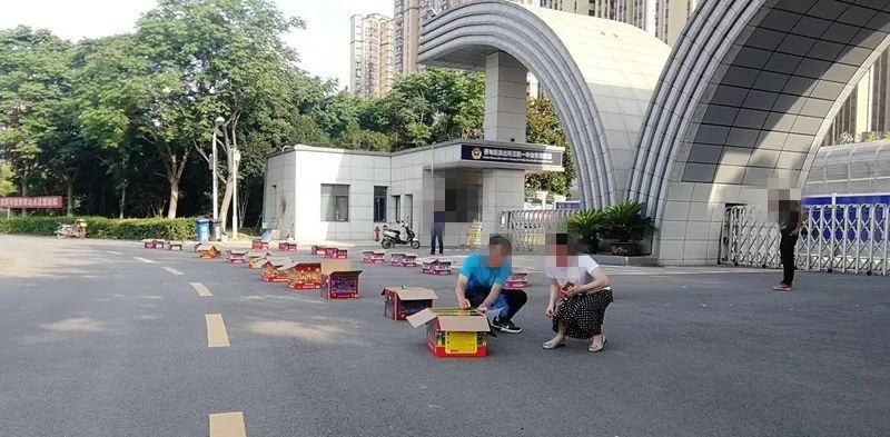 喜讯!蔡甸一中门口烟花绽放,庆祝这一届的考生金榜题名!