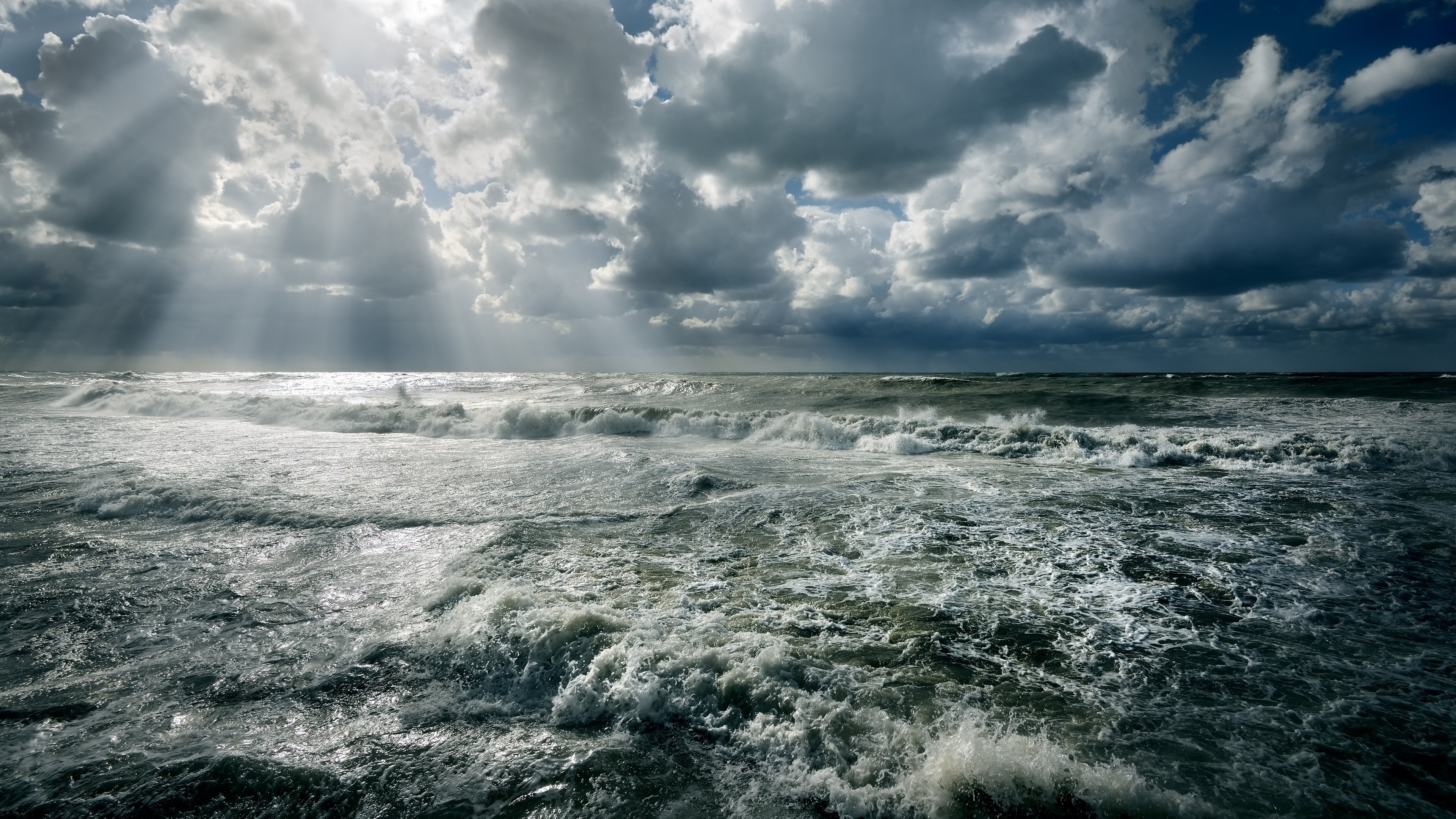 海上的滔天巨浪,大海是迷人的,大海也是危险的!喜欢就收藏,爱好就点赞