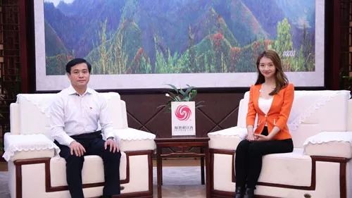 钟益民书记接受凤凰网专访,与广大网友分享进贤县获"全省高质量发展