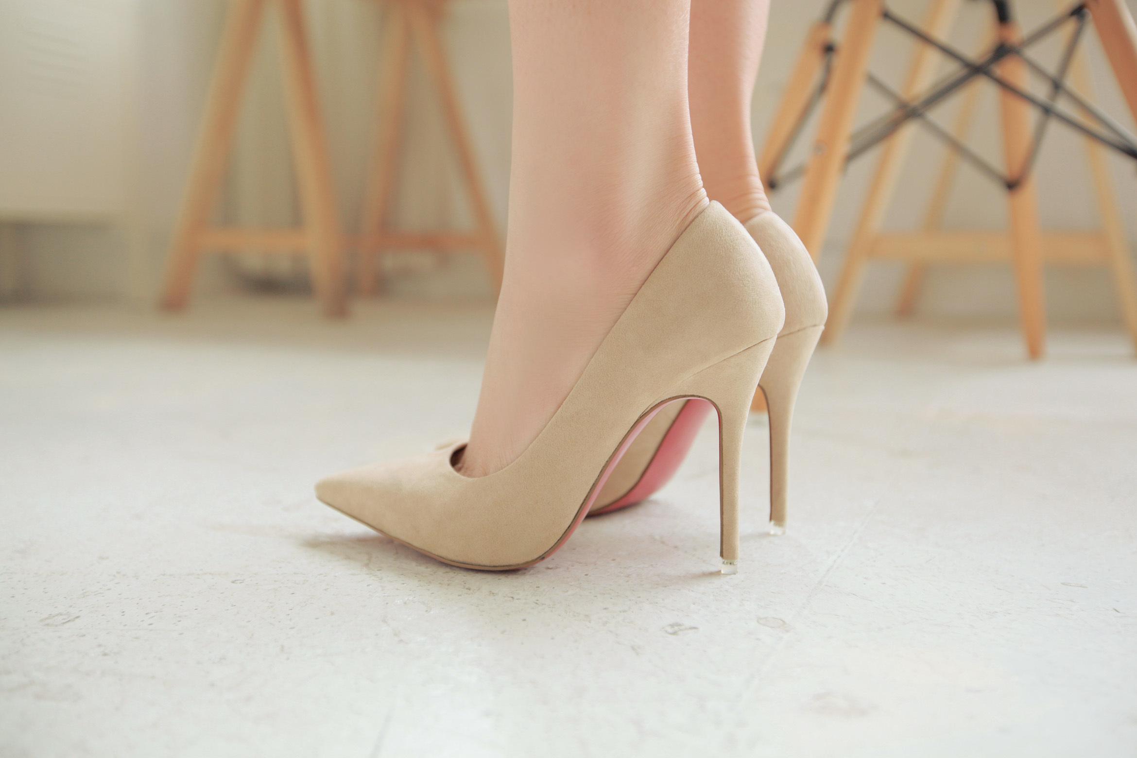 趣味测试:你会选择穿哪双高跟鞋出门,测出你在朋友圈中的地位