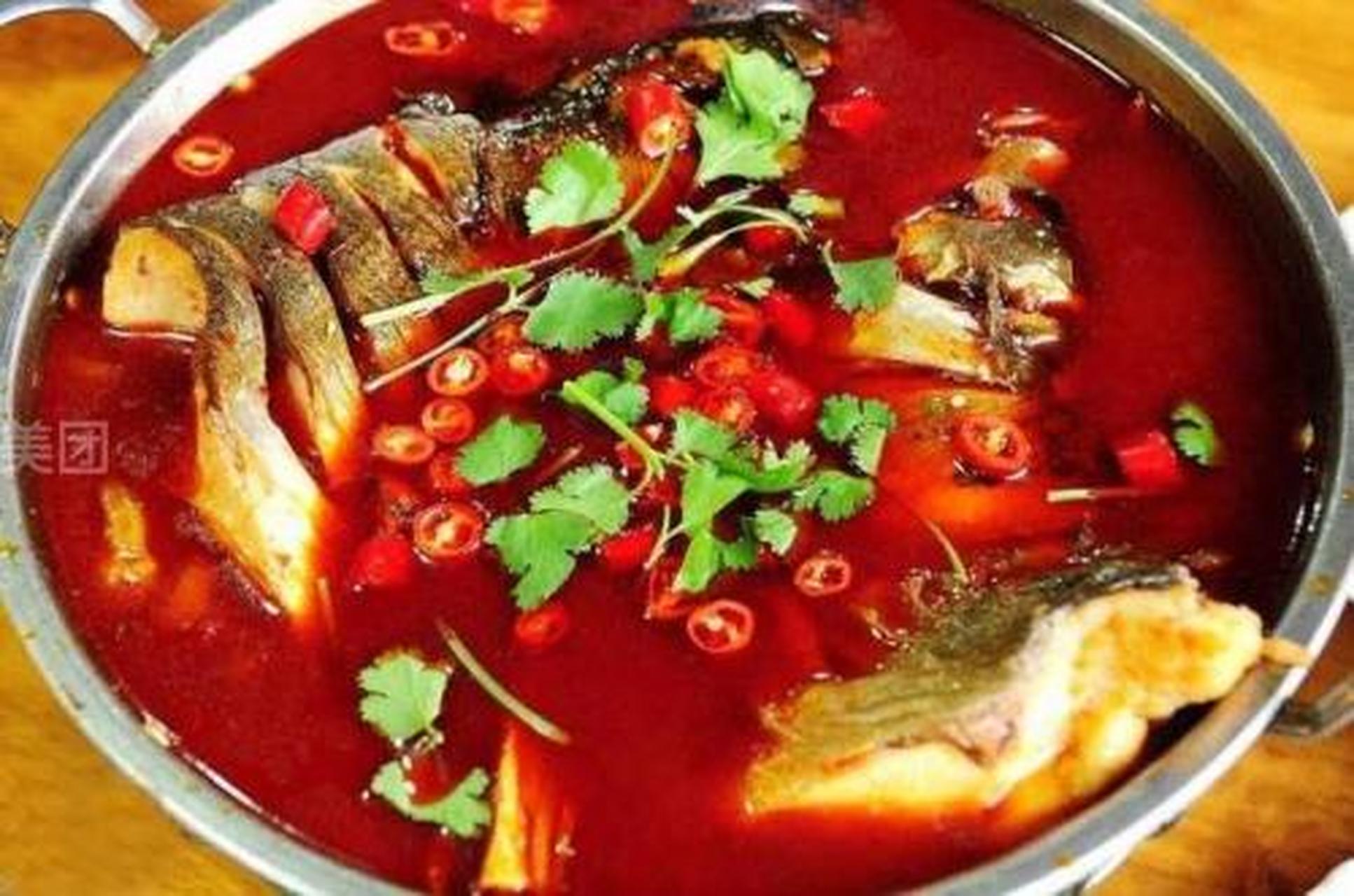 百城百味#泸州:鱼头火锅,四川火锅起源于长江与沱江交汇处的川南终蝌