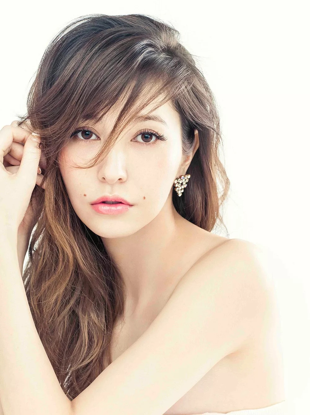 藤井莉娜当年有多红呢?这么说吧,当年angelababy都是模仿她出道的.