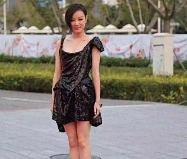 "礼服滑落"只服倪妮,看到照片的那一刻,摄影师:我不是故意的
