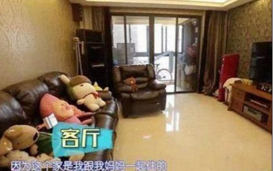 明星杜海涛的豪宅,房子采用大量的实木,看上去很老土